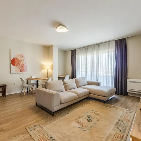 Skai By ティラナ