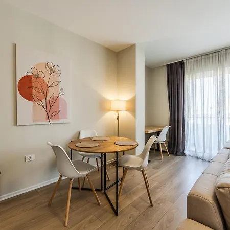 Skai By ティラナ